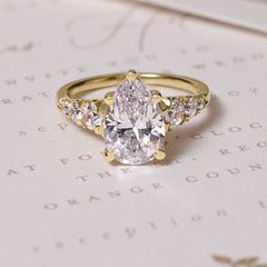 Collection image for: Pear Cut Diamond Engagement Rings